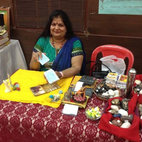 Mallikaa giving a tarot reading